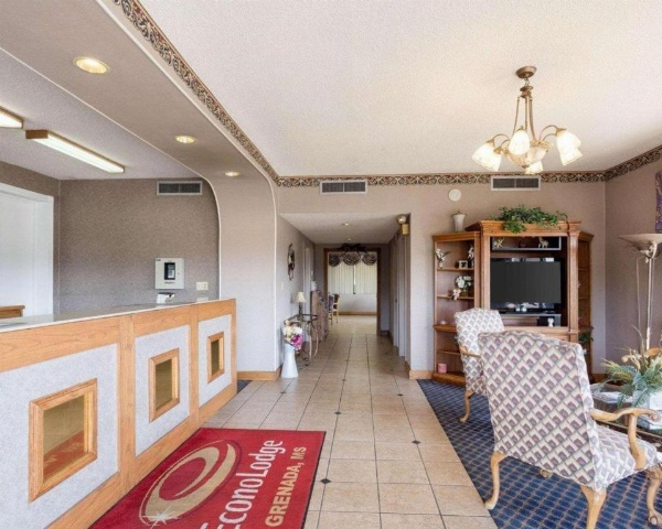 Econo Lodge Grenada image 2
